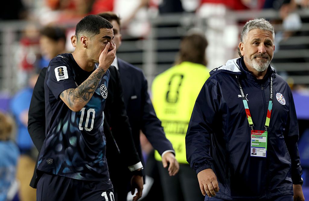 Nie będzie kar za zasłonięcie ust? UEFA nie pójdzie w ślady FIFA