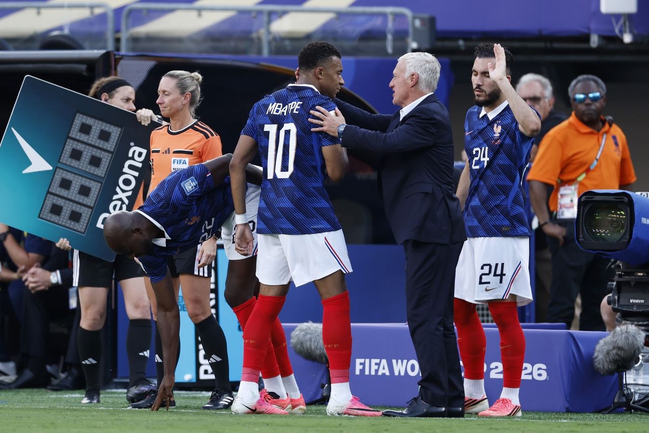 "Poprosiłem dwóch najsilniejszych". Trener ujawnił, jak chciał chronić Mbappe