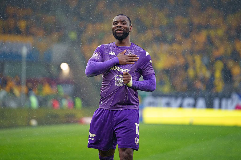 Pululu wciąż szuka klubu – czy Ligue 1 jest w zasięgu?