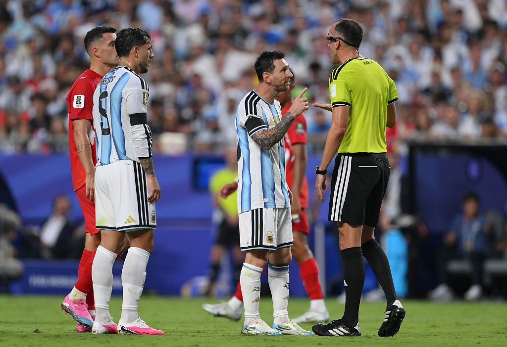 Messi kontra sędzia: Kontrowersyjny incydent w ćwierćfinale MŚ 2026
