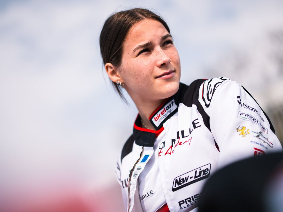 Julia Angelard na podium w Walencji – jak polskie kartingowe talenty dominują światową scenę