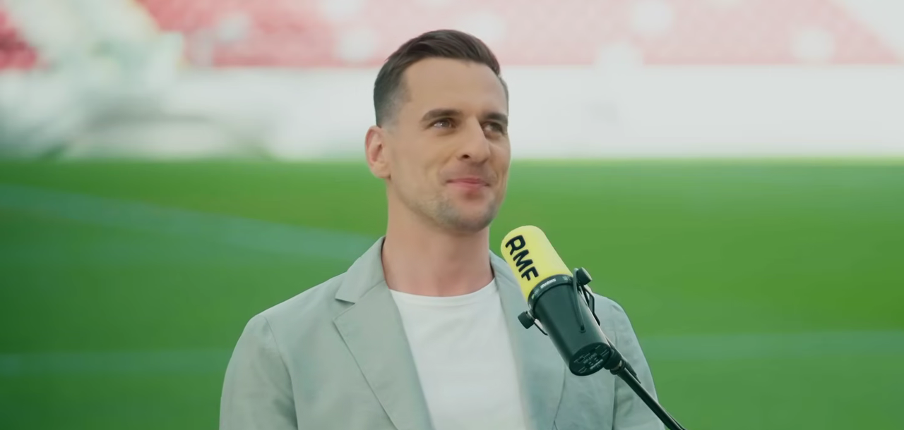 Arkadiusz Milik o krępującej reklamie Tindera – co się wydarzyło?