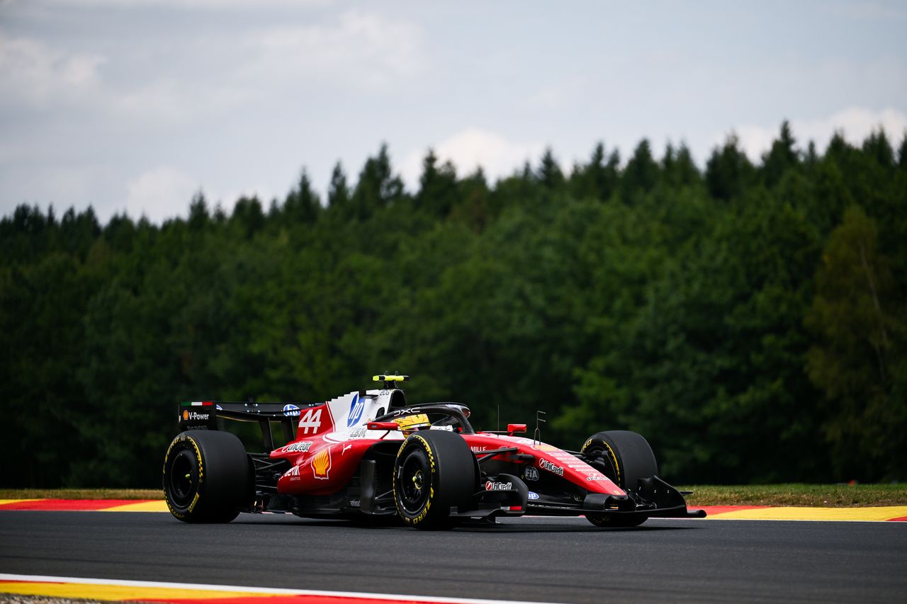Hamilton po wypadku w Belgii: Ferrari naprawiło bolid, wyniki spadły