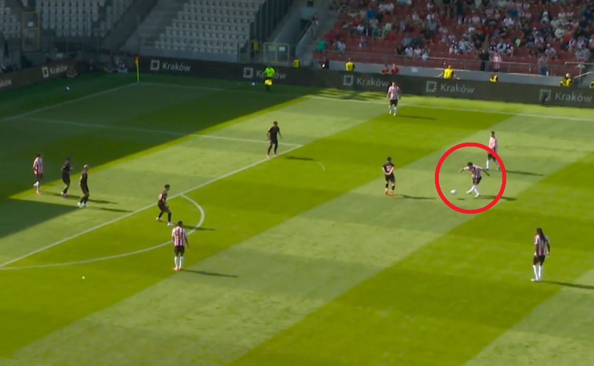 Genialny gol Ajdina Hasića w sparingu: bramkarz Sevilli zamrożony