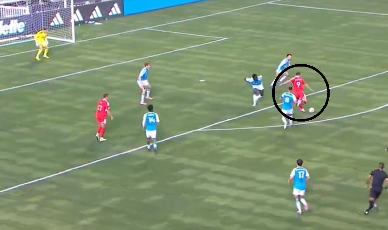 Lewandowski strzela pierwszy gol w MLS – emocje na Soldier Field