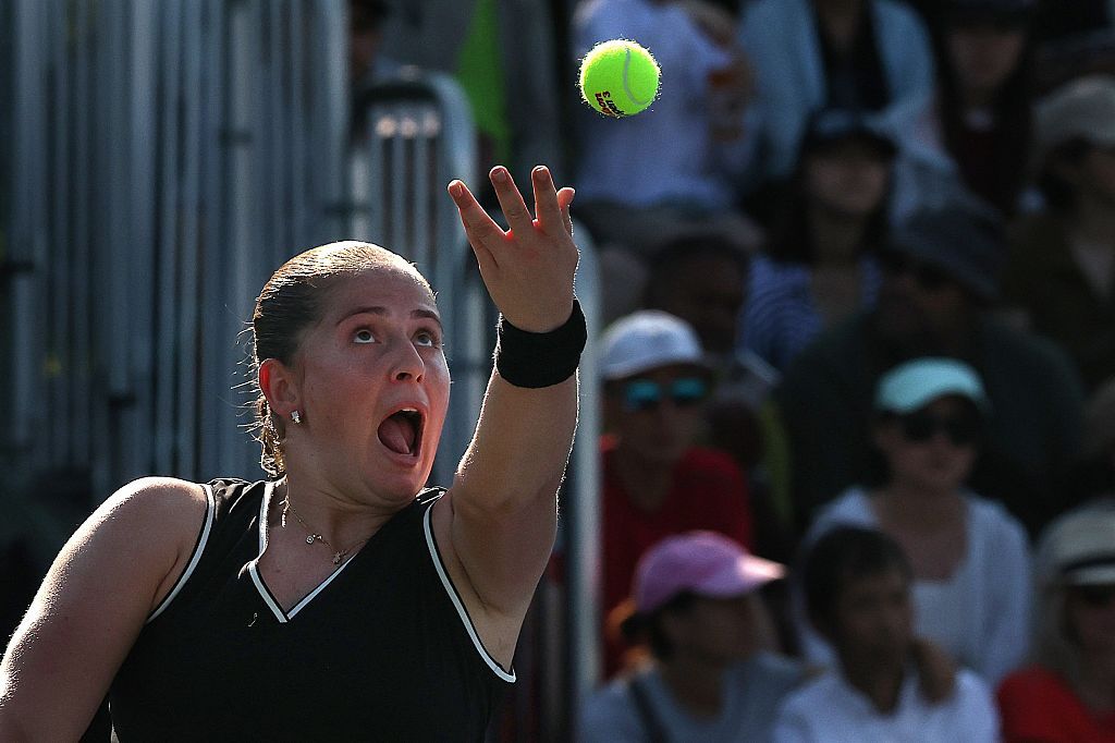 Dramat Ostapenko w Toronto: przegrana z Shuai Zhang i krytyka