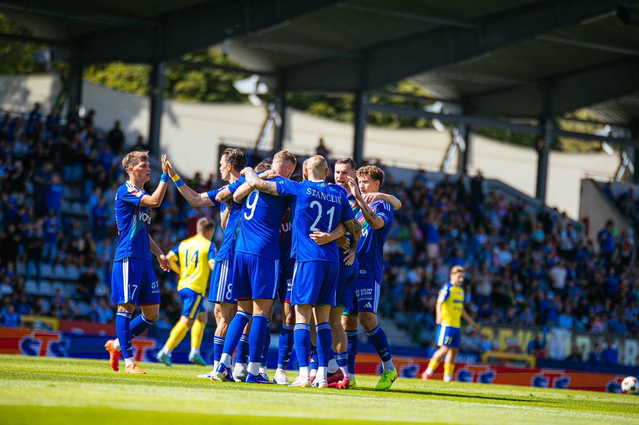 Miedź Legnica wygrywa w Arce Gdynia po pomyłce bramkarza – 2:0