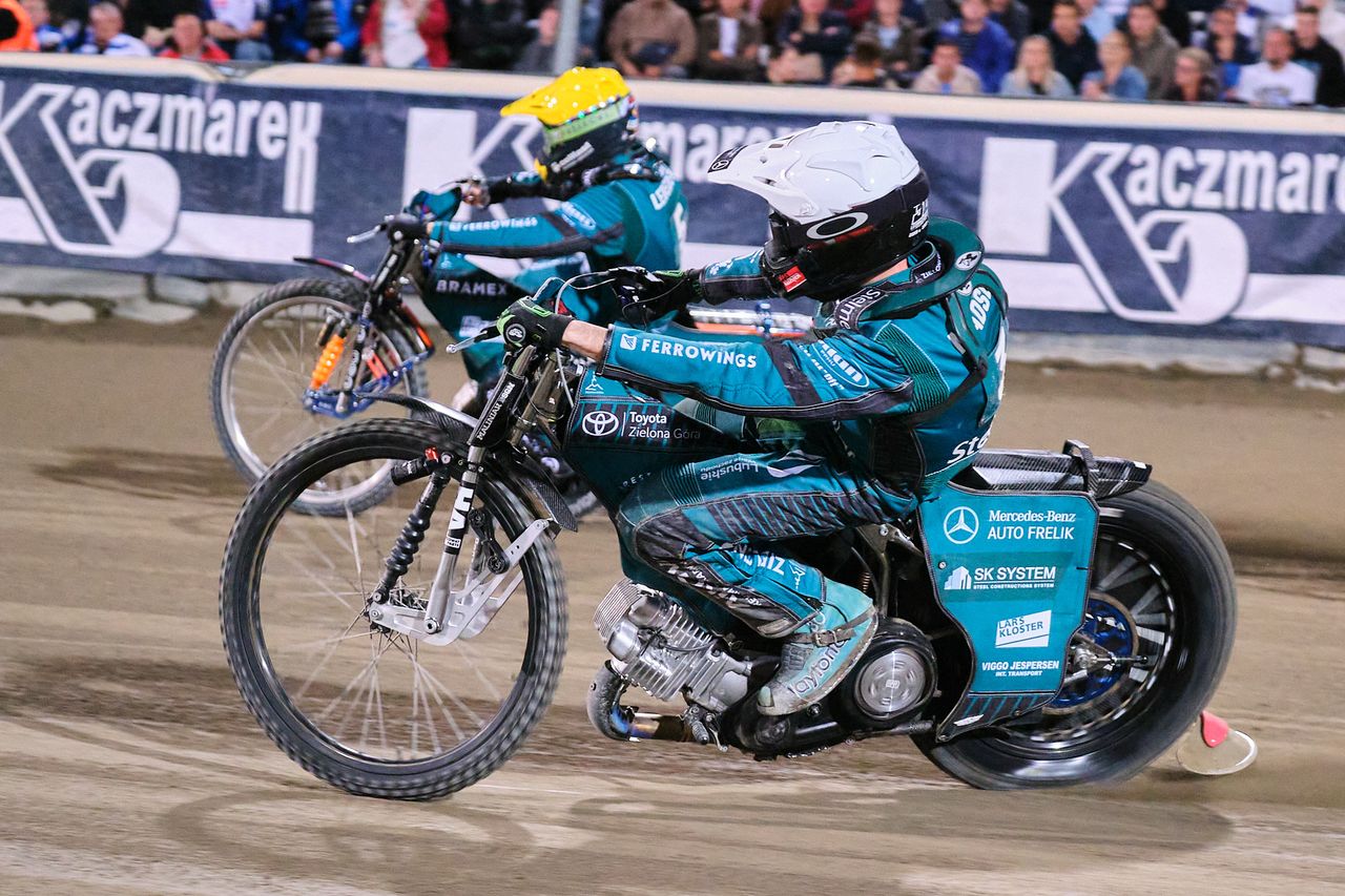 Żużlowy piątek 2026: Derby o milionach i dramatyczne play-downy w PGE Ekstralidze