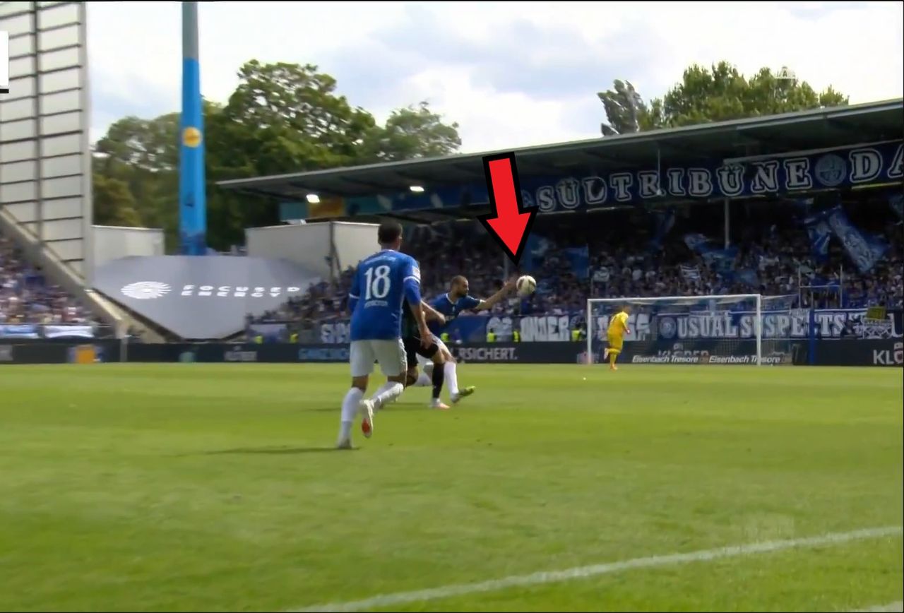 Absurd w 2.Bundeslidze: Vukotic pomylił dyscypliny – czerwona kartka za rękę w niecodzienny sposób