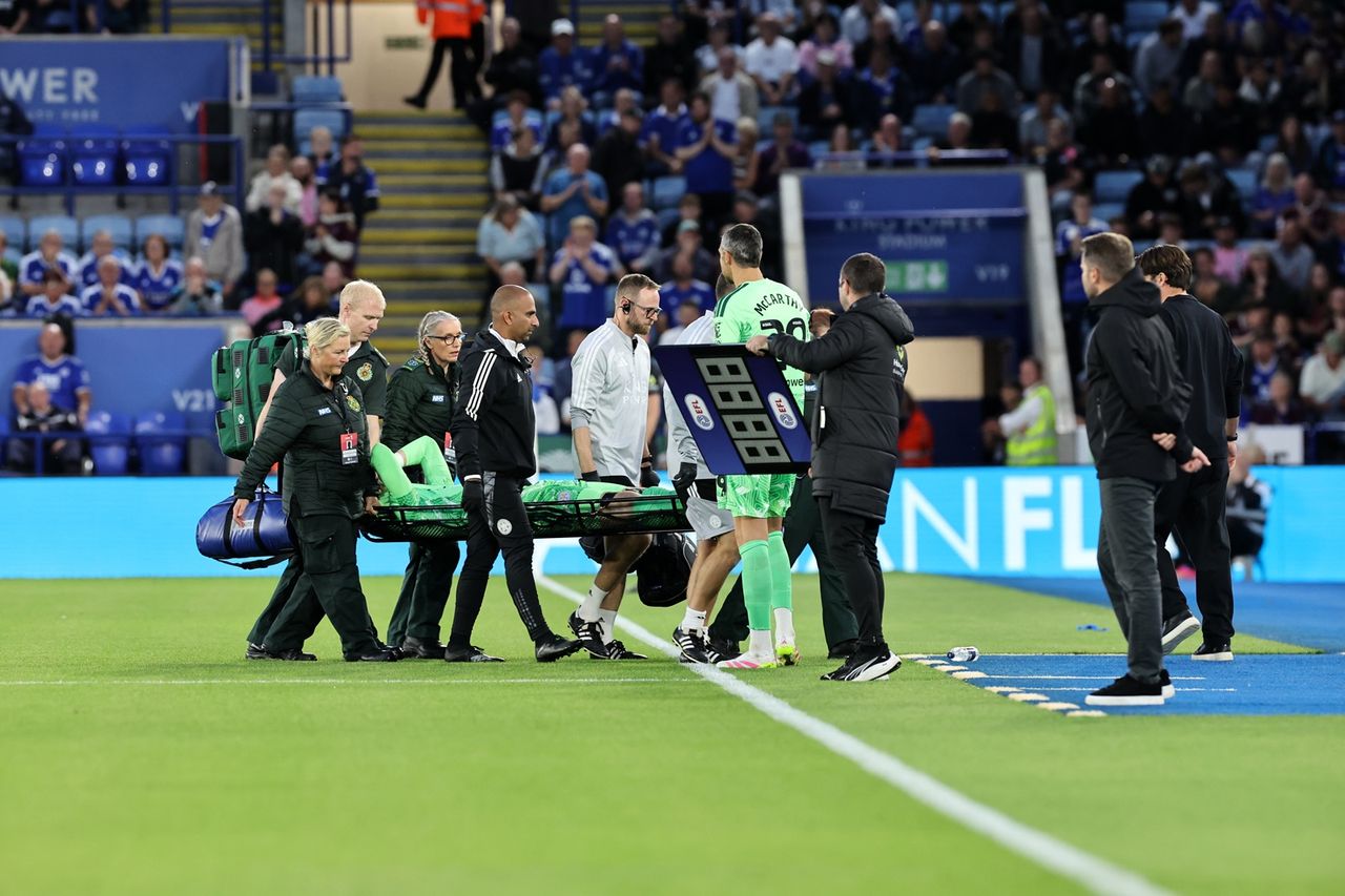 Jakub Stolarczyk po operacji kolana: Leicester City traci bramkarza na cały sezon
