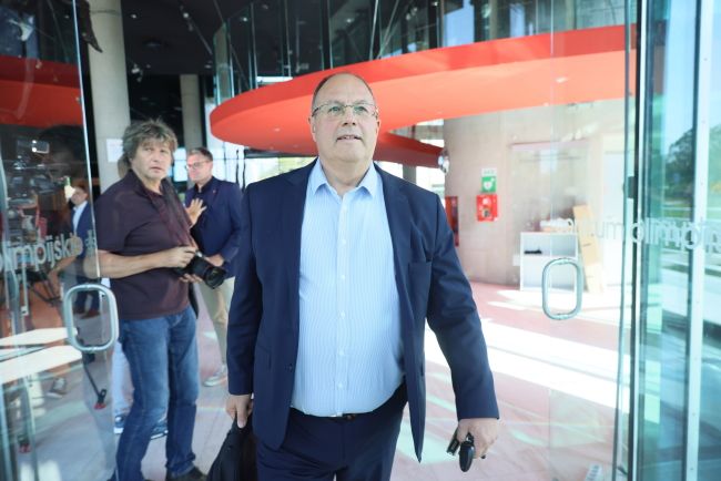 PKOl w kryzysie: Kmita zostanie prezydentem do 2027 – Korzeniowski traci szansę