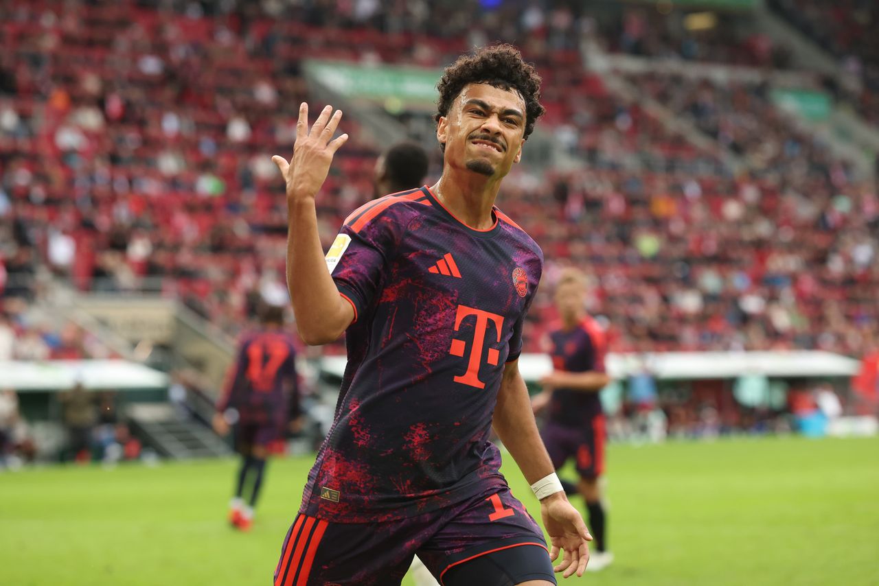 Wpadka Bayernu w Augsburgu. Historyczny gol i koszmar Neuera