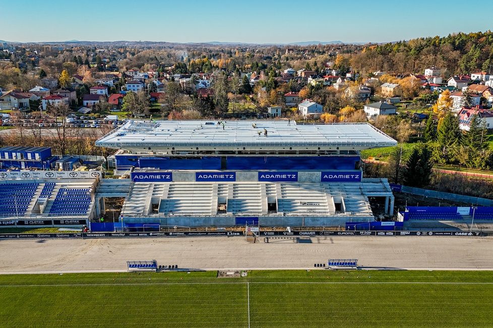 Stadion w Krośnie rośnie w oczach. Ruszył ostatni etap prac przy trybunie głównej [ZDJĘCIA]