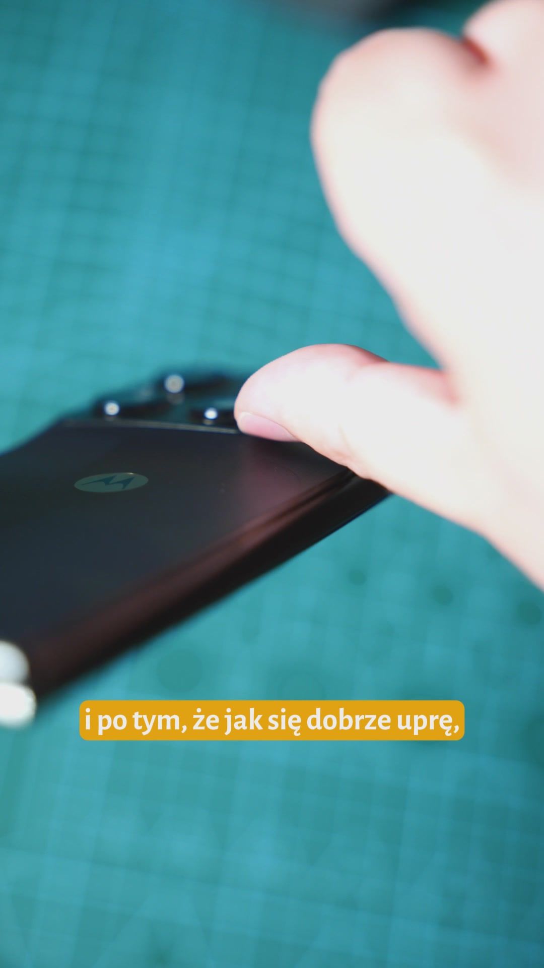 Zrecenzowaliśmy najdroższy smartfon w Polsce. Czy Motorola razr fold jest tego warta?