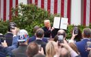 "Amerykaska mania ce". wiat reaguje na dekret Trumpa