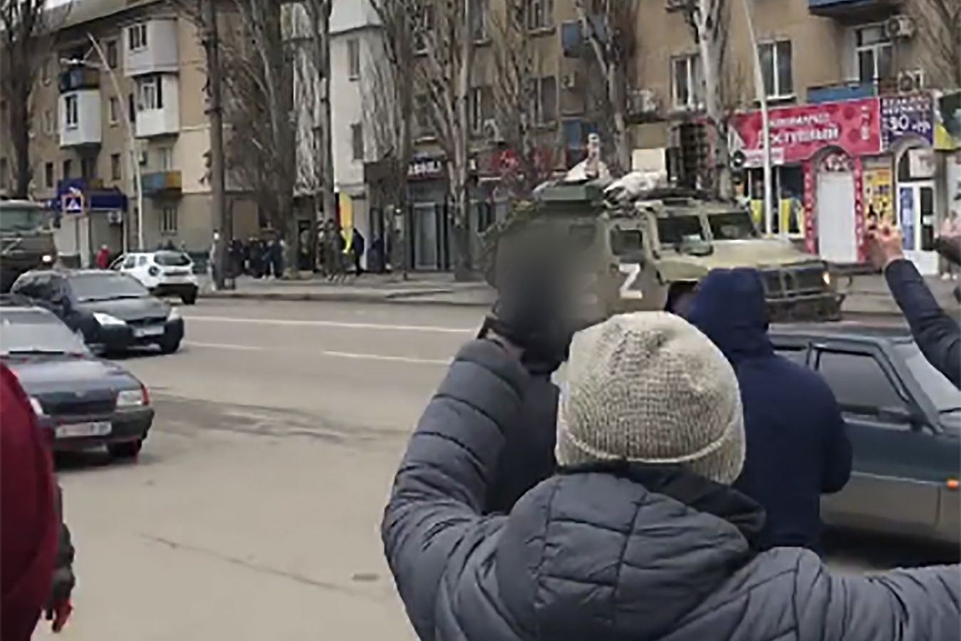 Inwazja na ukraińską wieś. Mieszkańcy "przywitali" okupantów