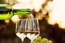 Białe wino może zwiększyć ryzyko wystąpienia trądziku różowatego u kobiet