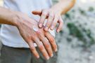 Suche dłonie - objawy, przyczyny i pielęgnacja skóry