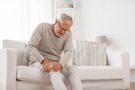 Spuchnięte kolano - wygląd, przyczyny i leczenie