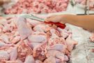 W mięsie wykryto groźną dla życia bakterię