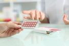 Dlaczego specjaliści rekomendują stosowanie preparatów osłonowych przy antykoncepcji i HTZ?
