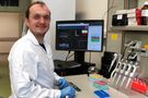 Koronawirus mutuje. Dr Łukasz Rąbalski wyizolował genom koronawirusa SARS-CoV-2 od polskiego pacjenta. To ułatwi opracowanie szczepionki (WIDEO)
