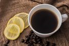 Kawa z cytryną na odchudzanie. Jak to działa?