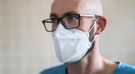 Niemcy. Z związku z pandemią studenci muszą zgolić brody