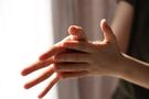 Pękające opuszki palców - przyczyny i leczenie