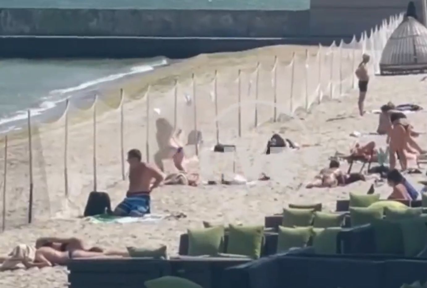 Kobieta na plaży w Odessie. Po tym co zrobiła, nagranie pokazały media - o2