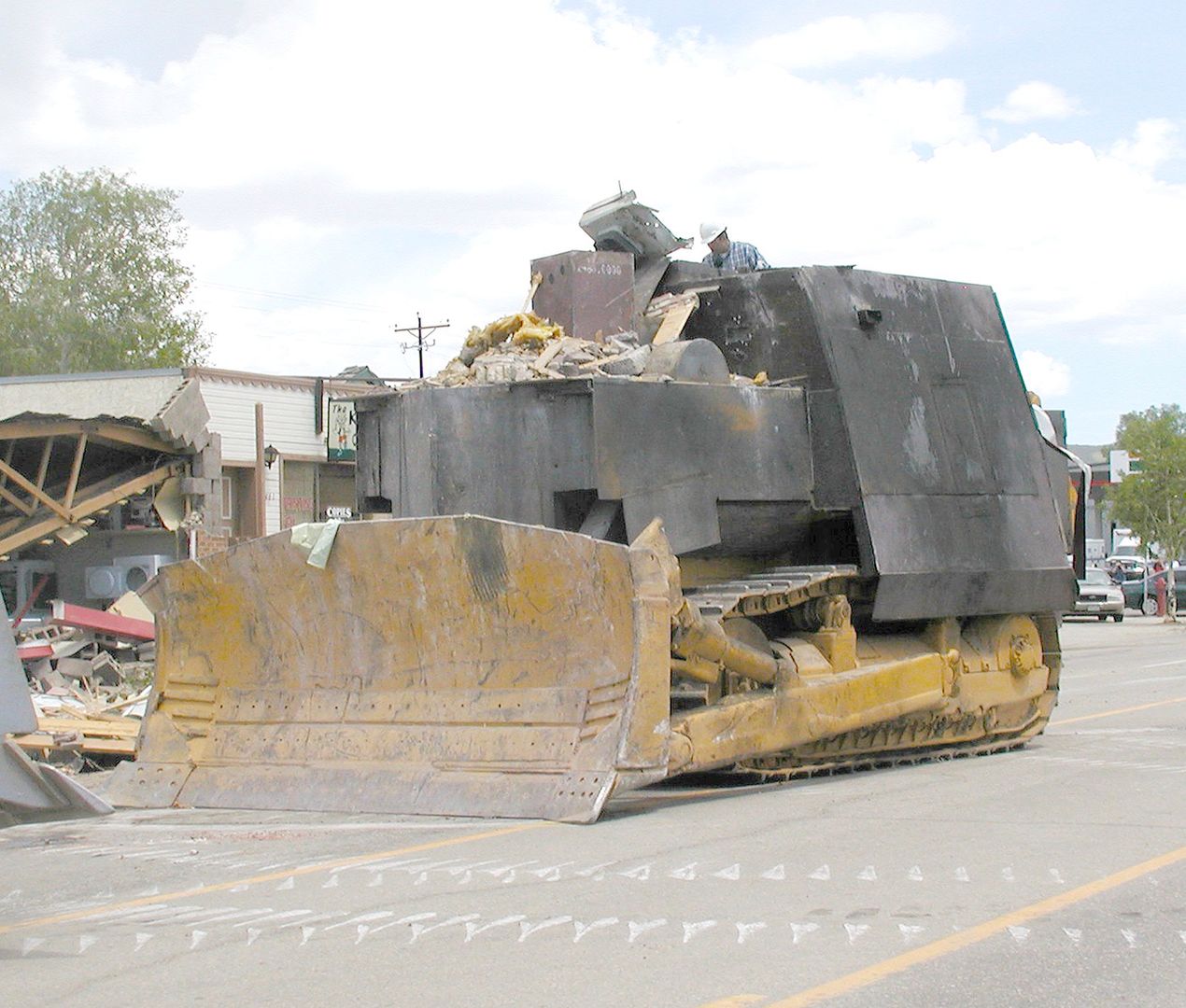 Ostatni Wolny Mechanik Cz Owiek Kt Ry Buldo Erem Wypowiedzia Wojn   Killdozer Buldozer 