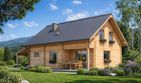 Projekt domu A-135 Dom zajęcza - z bali - parterowy z poddaszem dom o powierzchni 150,40 m², dach dwuspadowy, koszt budowy 483 280 zł - ujęcie frontu