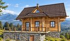 Projekt domu L-119 z bali - parterowy z poddaszem dom o powierzchni 72,99 m², dach dwuspadowy - ujęcie frontu