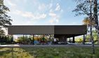 Projekt domu D21-18C G2 - parterowy dom o powierzchni 203,62 m², dach płaski, koszt budowy 727 000 zł - ujęcie frontu