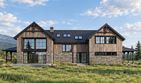Projekt domu FarmHouse One Residence - parterowy z poddaszem dom o powierzchni 328,36 m², dach wielospadowy - ujęcie 6