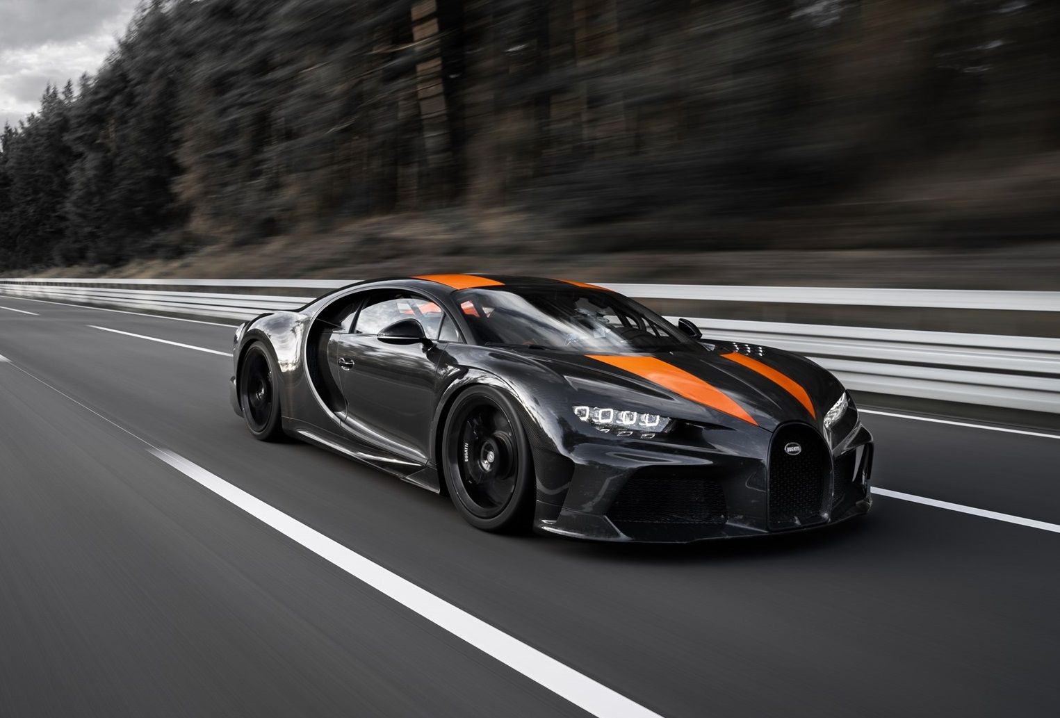 Bugatti Chiron: najszybszy samochód świata pojechał 490 km/h