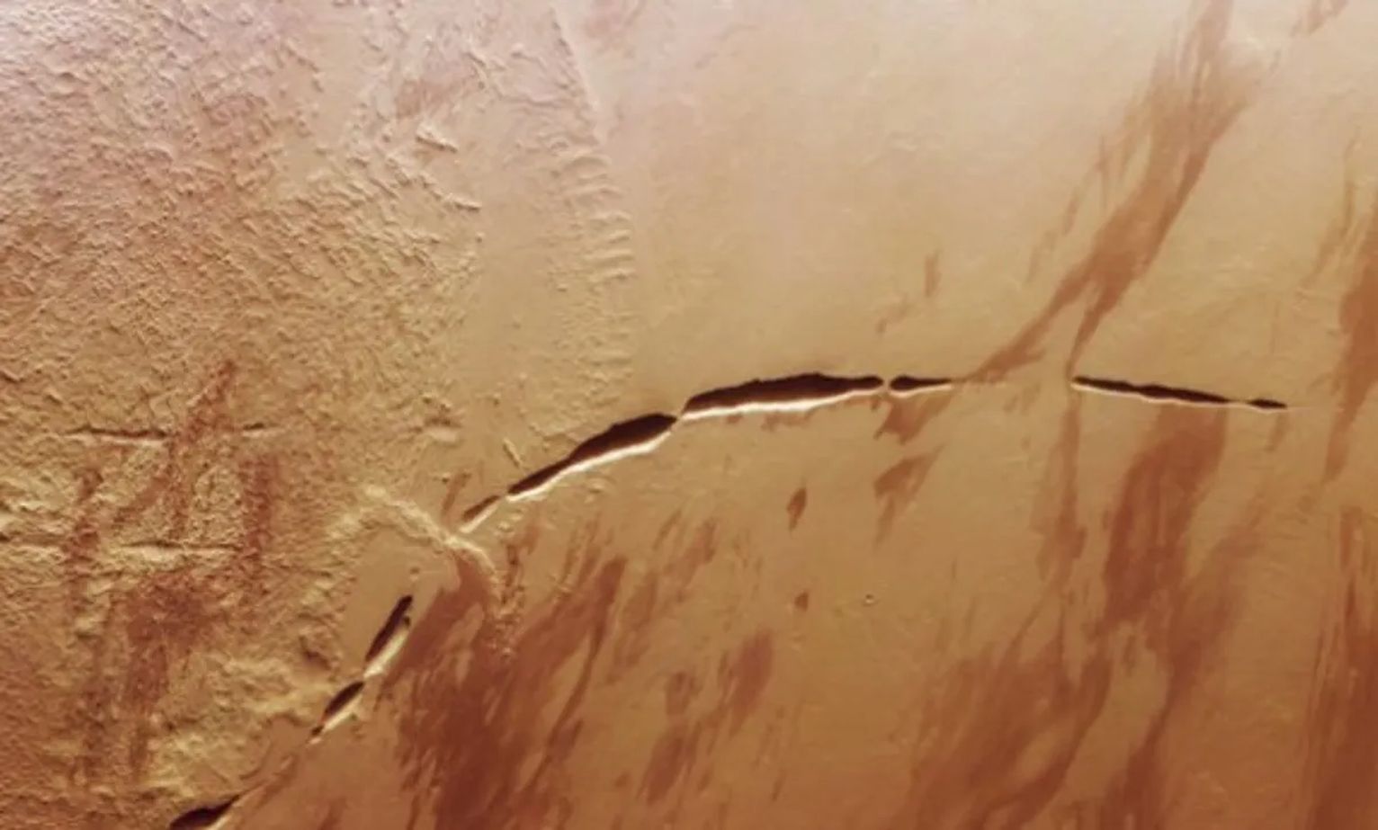 Unveiling Mars' hidden wonders: New images of Aganippe Fossa