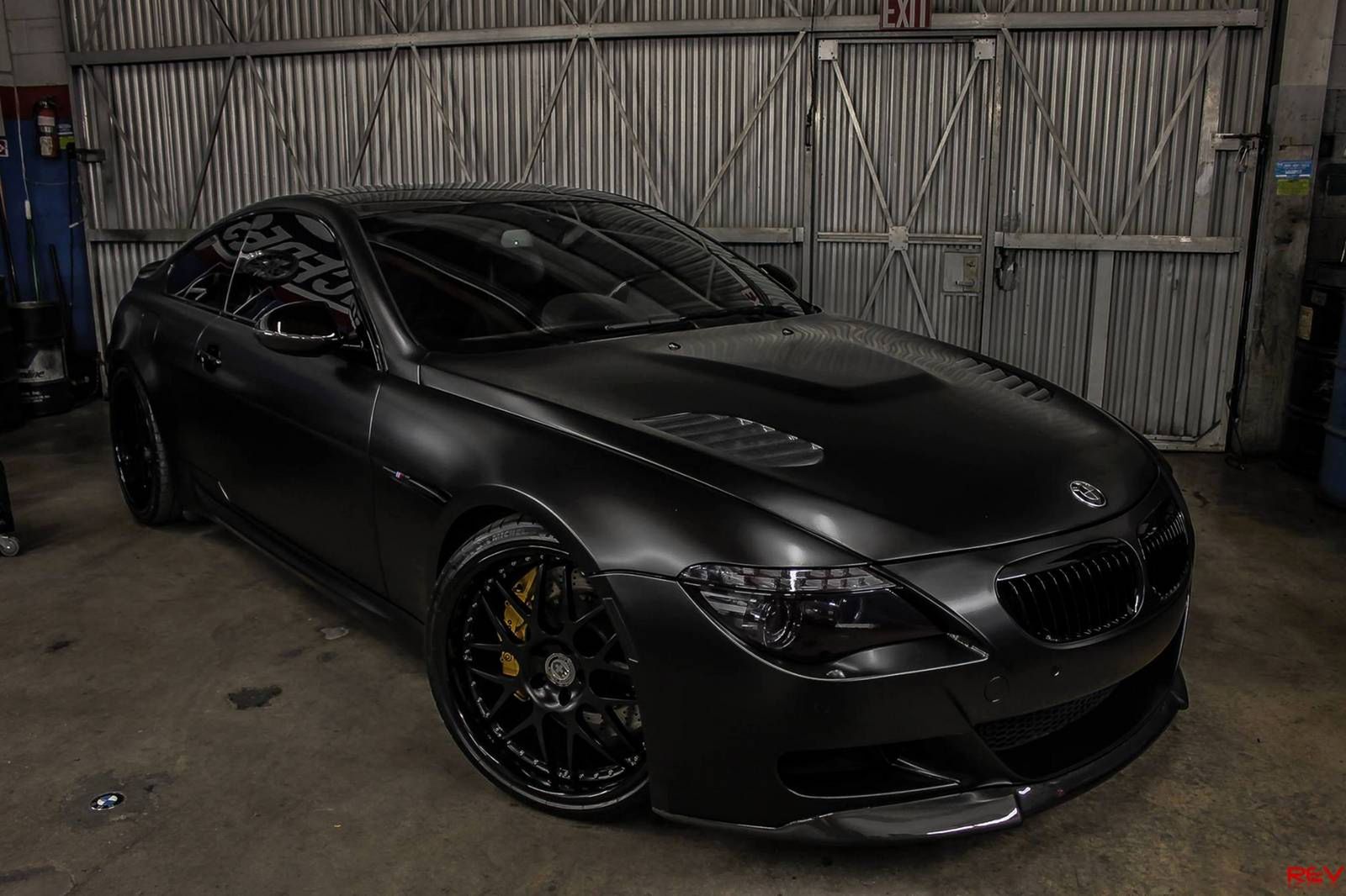 Mroczne BMW M6 (E63) od REV Automotive