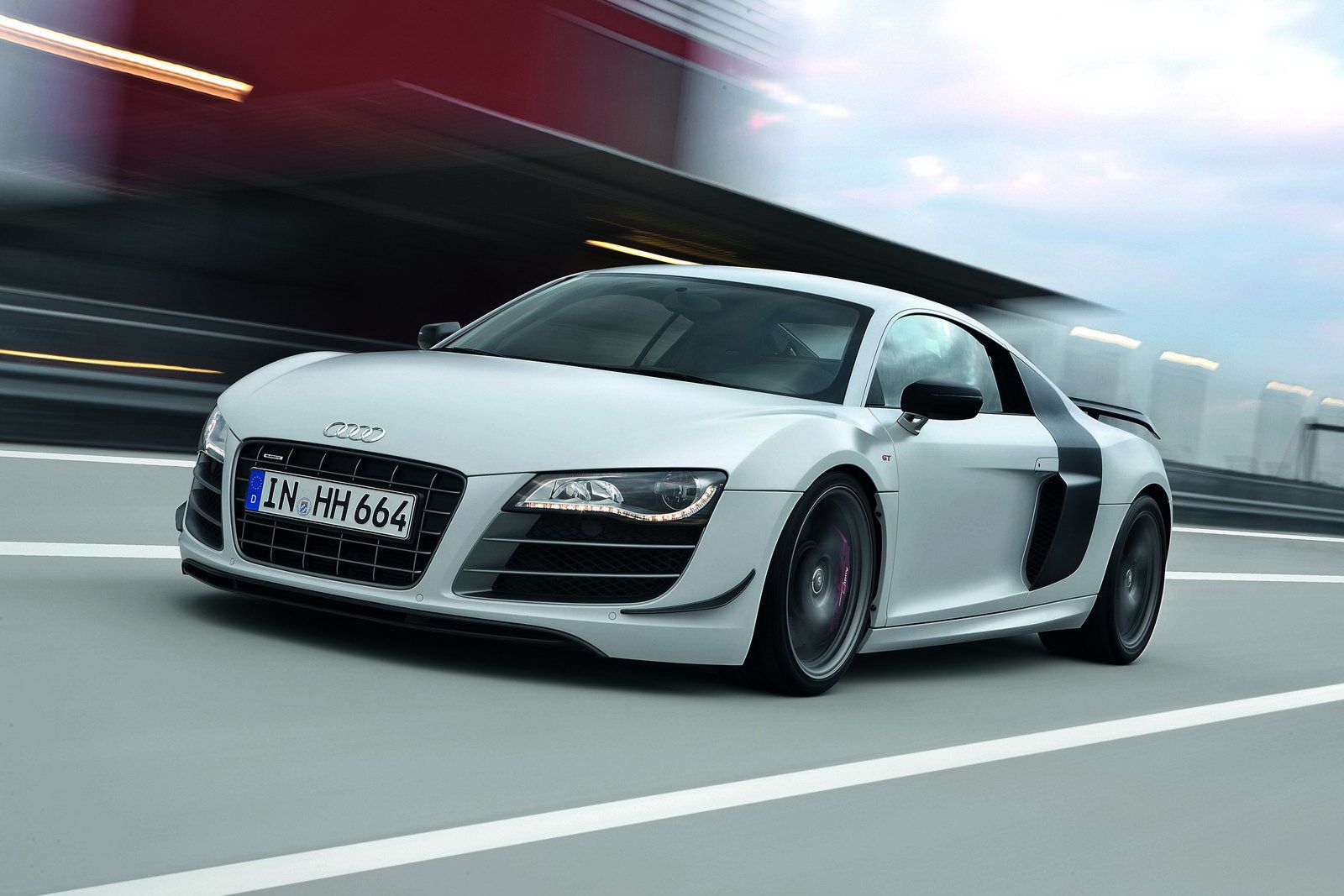 Audi R10 - czy superhybryda z dieslem ma sens?