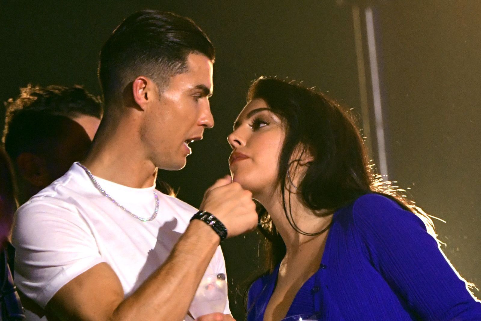 Cristiano Ronaldo'S Romantic Proposal: A Look At Georgina Rodriguez'S Dream Ring! - y8bgx16