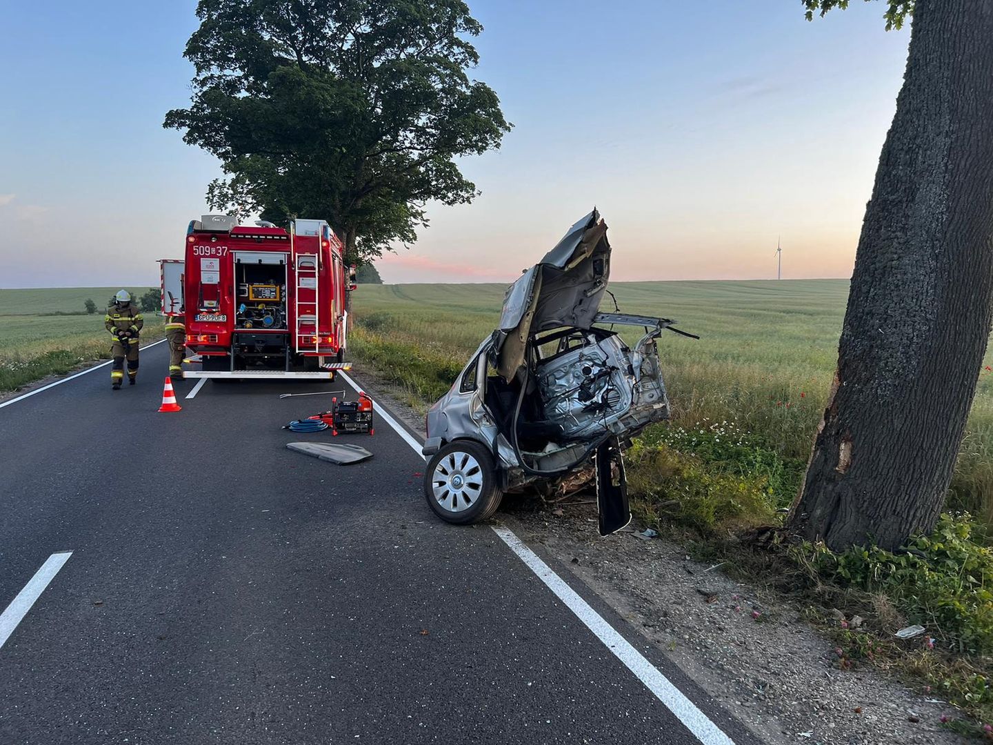 Koszmarny Wypadek Na Pomorzu. Passata Rozerwało Na Pół. Zdjęcia ...