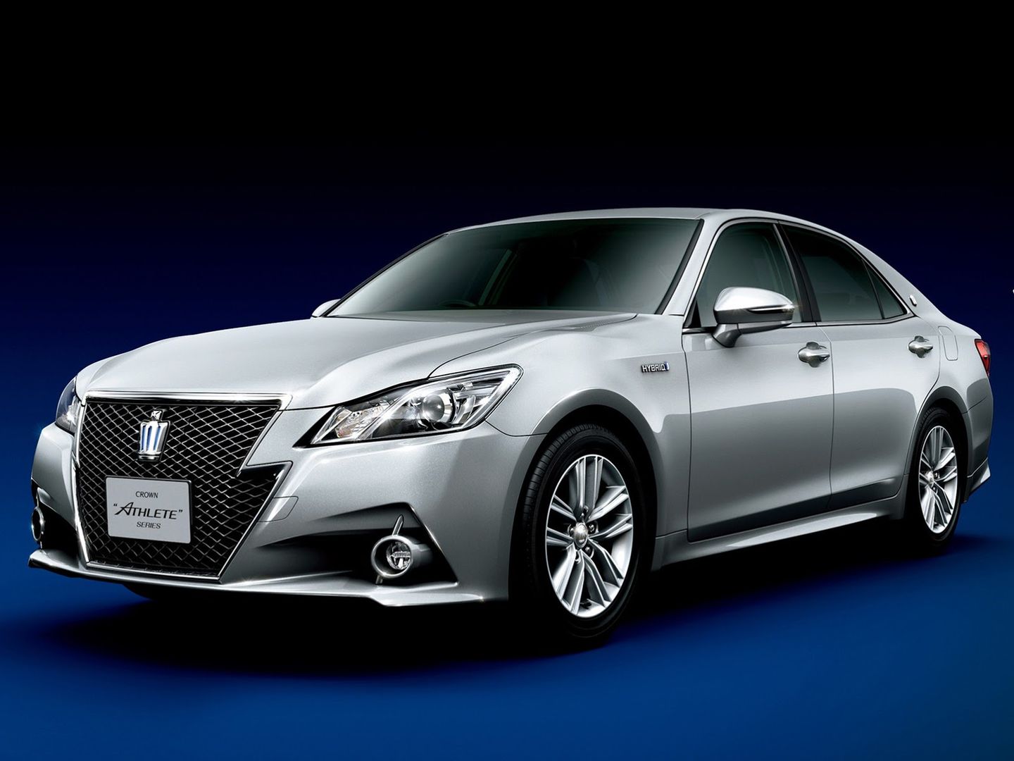 2013-toyota-crown-royal-i-crown-athlete-zaprezentowane