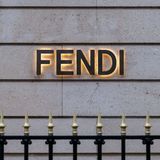 Co to jest Fendi? Poznaj lepiej jeden z najsłynniejszych domów mody na świecie
