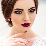 Makijaż na studniówkę – stwórz modny studniówkowy make-up i poznaj trendy na 2021
