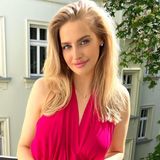Pisarek w bieliźnianej sukience idealnej na wesela. Faktycznie „przesadziła”?