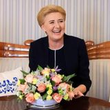 Nie musi się specjalnie stroić. Pierwsza dama wygląda elegancko nawet w „‬zwykłej” sukience. To hit dla 50-latek