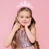 Najmodniejsze sukienki dla dziewczynek na wesele. TOP 5 kreacji dla dzieci