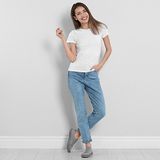 Najmodniejsze fasony kultowych spodni jeansowych Levi's. Jak noszą je influencerki?