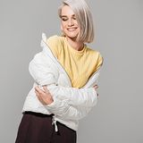 Stylizacje z kurtką pikowaną na wiosnę i lato 2021. Jak nosić najmodniejszy fason kurtki?