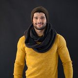 Męskie stylizacje na zimę 2021/2022. Wiemy, jakie ubrania męskie są najmodniejsze i jak je nosić